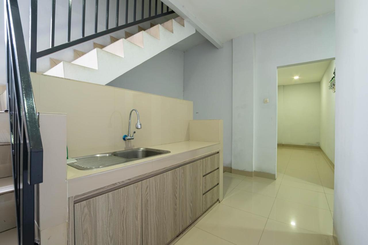 Kelowna Mangga Besar By Abdihome Hotel